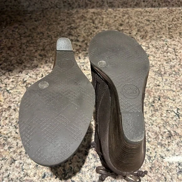 Lucky Brand Yamina Wedge Ankle Bootie. EUC. - Picture 4 of 6